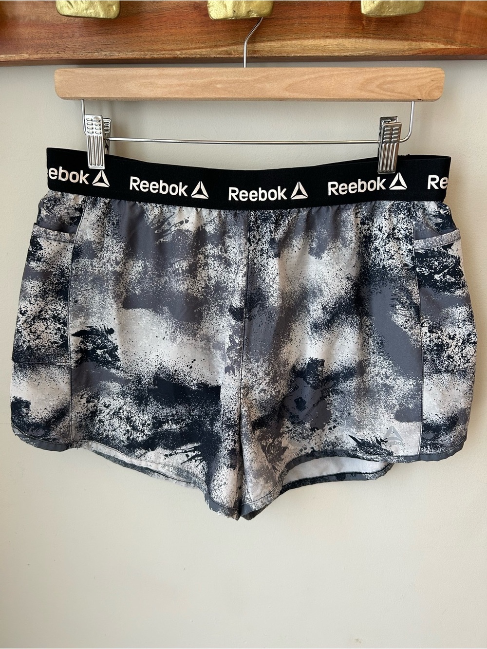 🟢 5 for $25 🟢 Reebok Running Shorts L Gray Abstract Print Built-In Brief Athleti